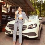 Alaya F Instagram - कलाcar💁🏻‍♀️🤣 Photos by @trishasarang Styled by : @mohitrai with @shubhi.kumar, Assisted by @muskanduaaa Make up by @divyashetty_ Hair by @hairstylist_madhav2.0 Outfit : @karllagerfeld @collectiveindia
