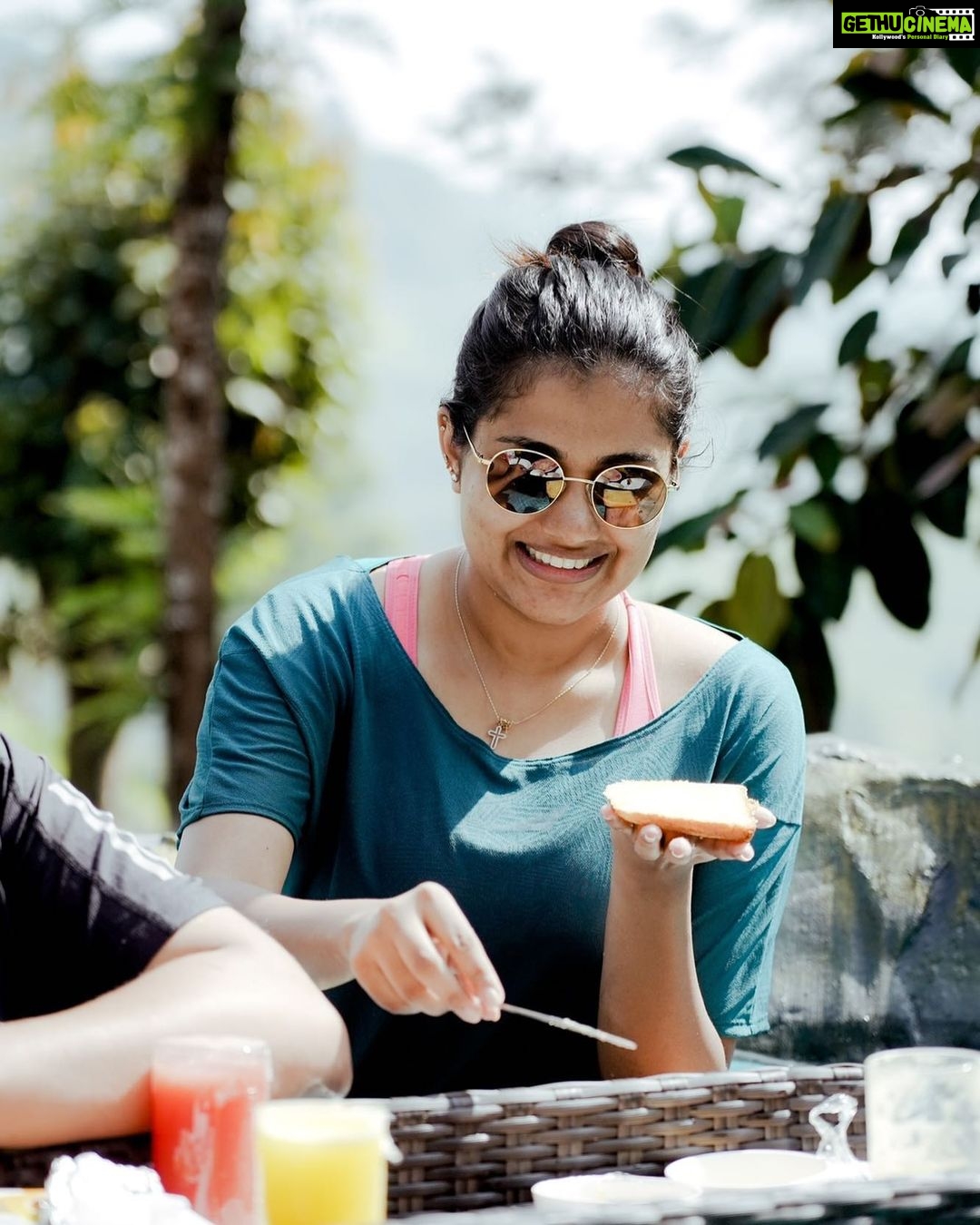 Alina Padikkal - 11.3K Likes - Hai butter.! Be my half 🍞
PoV: When u fall in love with floating breakfast @vaayo_bubbles ❤️