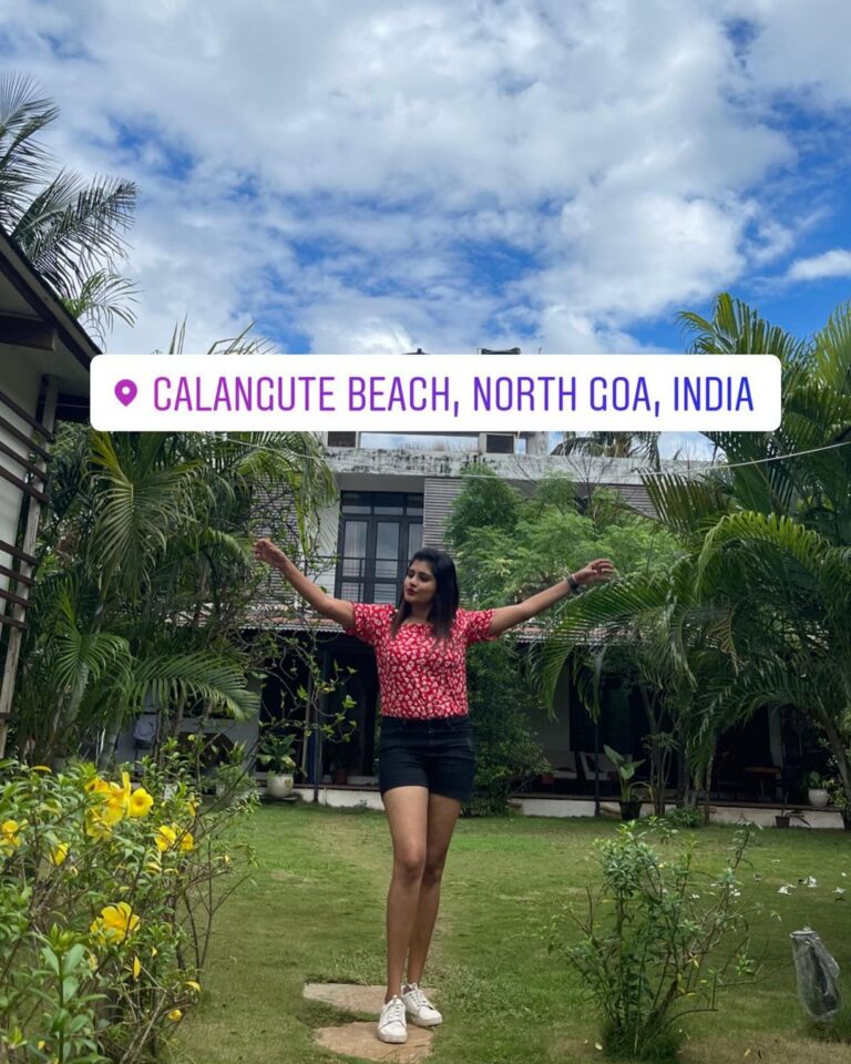 Alina Padikkal Instagram - It’s vaccazy time! #goadiaries Calangute Beach, North Goa, India