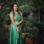 Alina Padikkal Instagram - 🍀 a lil bit of green here and there💚 Stylist @sksreez @nithinju Mua @aleena.makeupartist Otd @sawariya_designs Desighner @vishnu____aravindh Jewls @kaya_online_ Pic @lights_of_visakh @light_arts_story