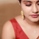 Alina Padikkal Instagram - Best when dressed simple.! @seras_bridal_makeup_kannur @babe_by_minnumaria @nithinju