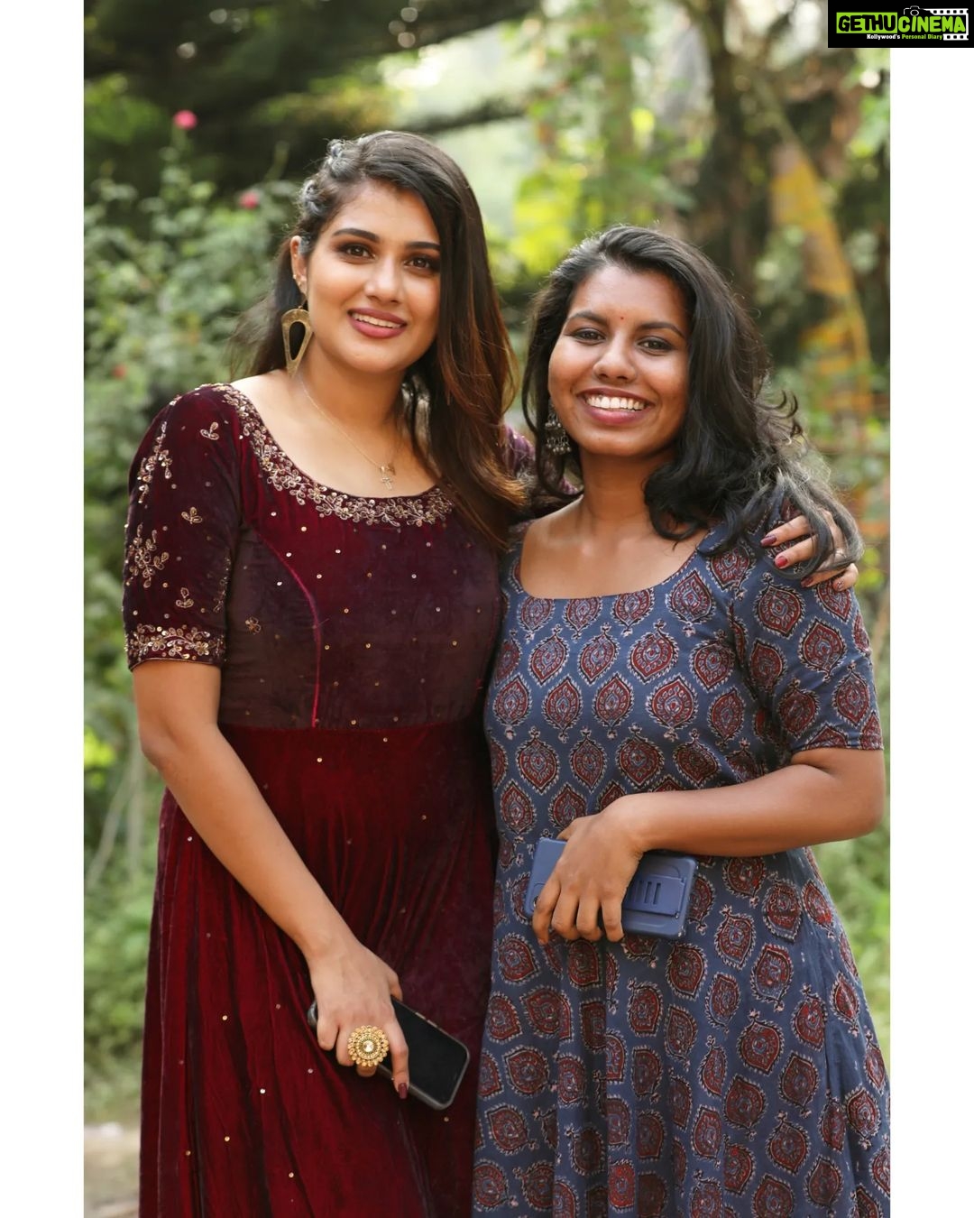Alina Padikkal Instagram - Effortlessly gorgeous @alina.padikkal ❤😍😘 Hair and makeup: @brahma_hairandmakeup Outfit courtesy: @sreesreesanthosh Jewellery: @aleqqath Photography: @kumar.s.aneesh #alinapadikkal #instagram #hairandmakeup #artist #beauty Amrita TV