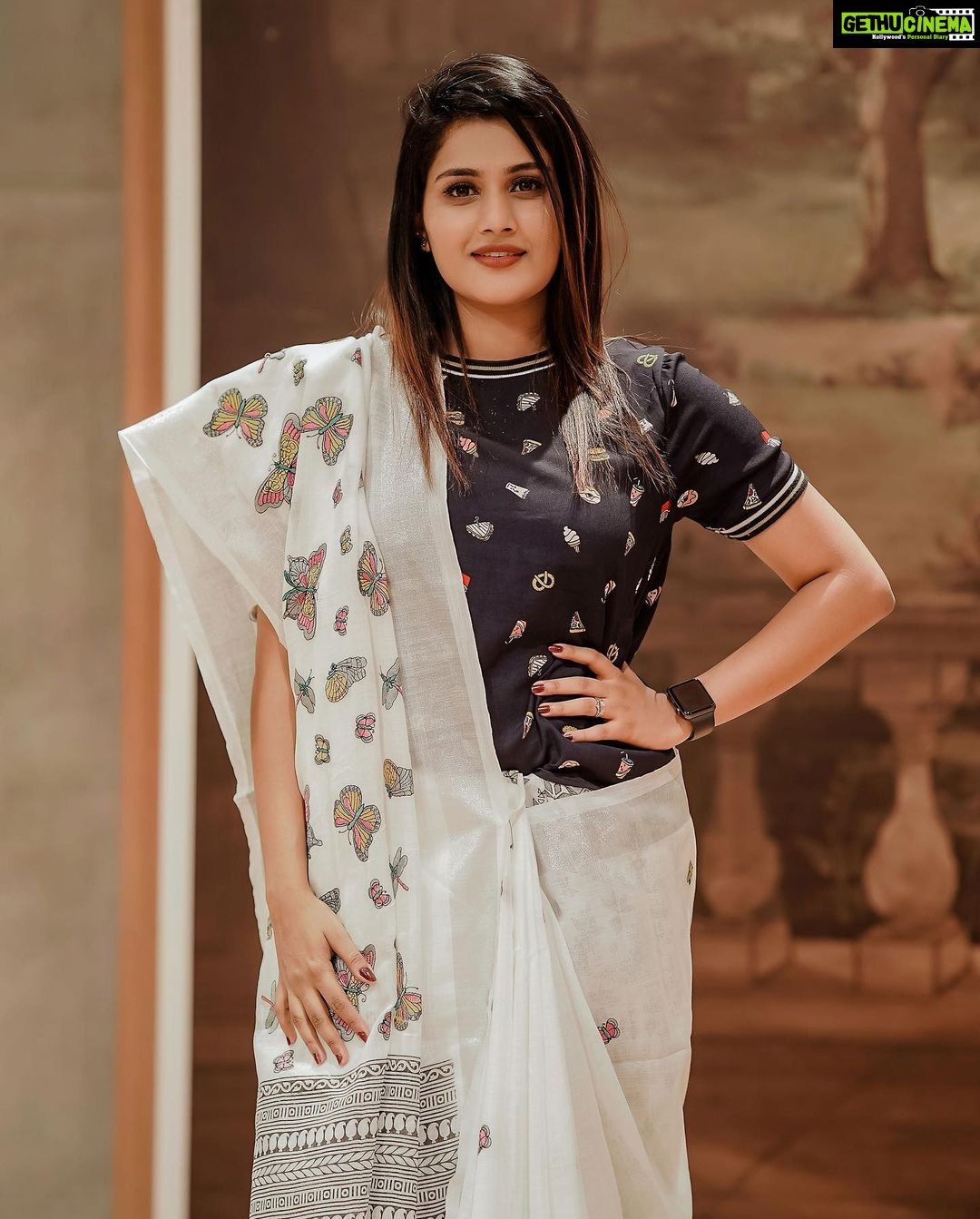 Alina Padikkal Instagram - I had butterflies in and out 🦋 best linen saree with my fav top 😇 An iridescent vision of beauty incorporated with elegance, Seematti the Inside Hunt, is a saga that is weaved with the ebullience of sheer craftsmanship merged with exotic designs. Experience luxury and fashion in the most finest and simplest way! The exuberant and vibrant collection in Seematti has left me in awe!! Don't wait for long, as the festival collection is till Jan 15th only. Avail surprise gifts from Seematti by taking a screenshot of the code that is added in this post. . . @seemattitextiles . . #insideseematti #seematti