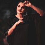 Alina Padikkal Instagram – BLACK 🖤 the darkness in me.!
Just like most of us.. my favourite Color
Costume : @babe_by_minnumaria
Makeup : @aneeshcbabu
Camera : @focusiweddingstudio
Stylist : @nithinju @sksreez
Earring : @kaya_online_