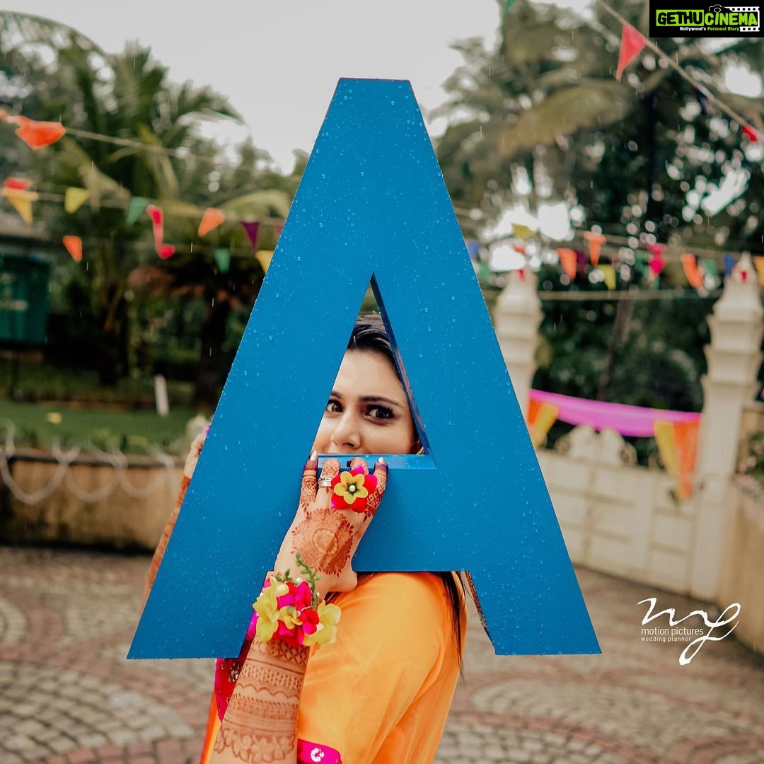 Alina Padikkal Instagram - H🅰️LDI STORIES.! Photography : @motionpictures_weddings costume : @cassidinae._ @nithinju mua:- @aleena.makeupartist Mehandi : @henna_artist_safvana . . www.motionpicturesweddings.com #haldiceremony #haldi #haldireels #reels #kearalaweddingstyle #royalwedding #bridalideas #bridesofindia #bridesofkerala #keralaweddingphotography #keralabestweddingphotography#fearlessphotographers #candidphotography #picoftheweek #picoftheday #bigday Calicut, India