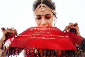 Alina Padikkal Instagram - #alinarohitsaga 
When my parents decided to surprise me with their message.! 

@aaryanairdesigns  thanks for this special Kanchipuram saree♥️

@motionpictures_weddings @motion_pictureswedding_planner 
@aleena.makeupartist 
@sudhiar.hairandmakeup 
@drisya.sasidharan.161