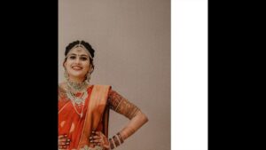 Alina Padikkal Instagram - #alinarohitsaga  with @motionpictures_weddings @motion_pictureswedding_planner 

Saree : @aaryanairdesigns 
Blouse : @thanuzbridalboutique 
MUA : @aleena.makeupartist 
Hair : @sudhiar.hairandmakeup 
Draping: @drisya.sasidharan.161 
Stylist: @nithinju 
Nettichutti special mention @roshnistvm ♥️