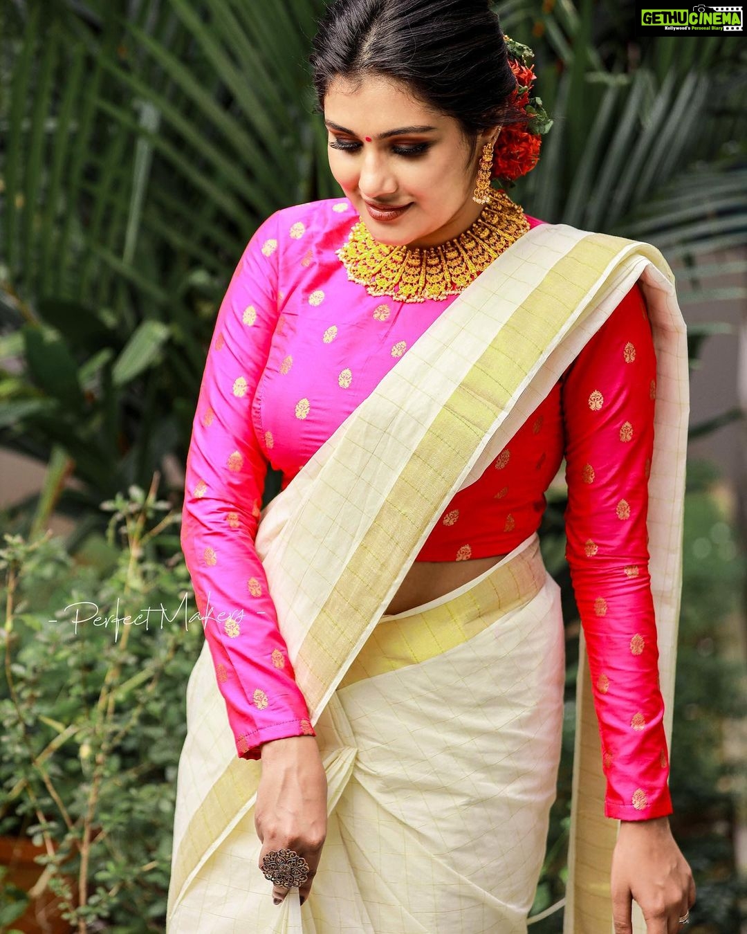 Alina Padikkal - 13K Likes - Sheri apo poyit next onam varaam.!
🤣
Special thanks to @zoul_designz and. @nithinju for styling me. @kaya_online_
@roshnistvm for making me beautiful
@sumesh_perfectmaker @perfect_makers for the perfect clicks.!