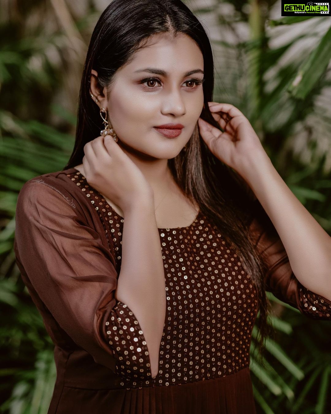 Alina Padikkal Instagram - Simplicity is good for the soul and hence wearing @zoul_designz simply ♥️ Stylist: @nithinju MUA @aleena.makeupartist 📸 @midhinlal