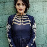 Alina Padikkal Instagram - Be bold, be brave enough to be your true self. @revathyjayanbabu designed n styled the boldness in me.. captured by @nithinparameswarpl from @kalyanaramensweddings from @avoki_resorts 😍 AVOKI Resorts