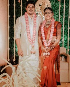 Alina Padikkal Instagram - #alinarohitsaga @motionpictures_weddings @motion_pictureswedding_planner 

Saree : @aaryanairdesigns 
Blouse : @thanuzbridalboutique 
MUA : @aleena.makeupartist 
Hair : @sudhiar.hairandmakeup 
Draping: @drisya.sasidharan.161 
Stylist: @nithinju