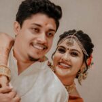 Alina Padikkal Instagram - #alinarohitsaga @motionpictures_weddings @motion_pictureswedding_planner Saree : @aaryanairdesigns Blouse : @thanuzbridalboutique MUA : @aleena.makeupartist Hair : @sudhiar.hairandmakeup Draping: @drisya.sasidharan.161 Stylist: @nithinju Calicut, India