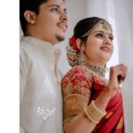 Alina Padikkal Instagram - #alinarohitsaga with @motionpictures_weddings @motion_pictureswedding_planner Saree : @aaryanairdesigns Blouse : @thanuzbridalboutique MUA : @aleena.makeupartist Hair : @sudhiar.hairandmakeup Draping: @drisya.sasidharan.161 Stylist: @nithinju Nettichutti special mention @roshnistvm ♥️