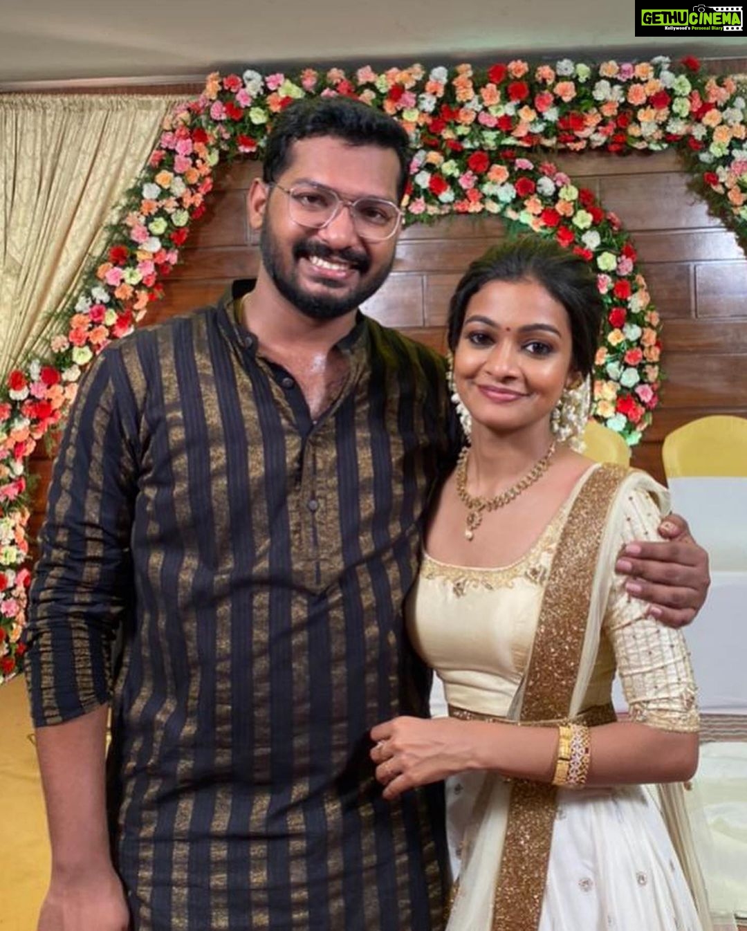 Alina Padikkal - 12.4K Likes - Angane neeyum pettu.!
Ipozha correct brother sister ayea.!
@lidiaanngeorg can’t wait to add you along with our madness ♥️
So guys this is my brother who kept his word of getting engaged to his love and also kept his word of getting married soon after mine.! Just a day difference we will be hitched 😍🤣 true goals.!
#brothersisterlove❤️ #brothersistergoals