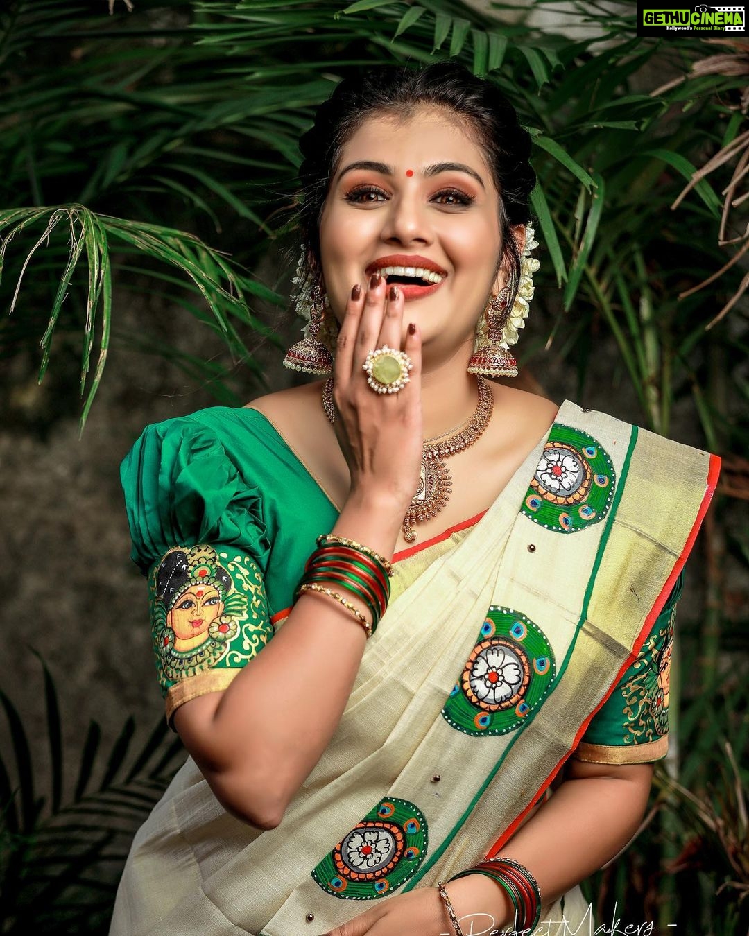 Alina Padikkal - 9.9K Likes - 🍃
Just some more from that “Malayalee thanimma”
@navamimypassionyourfashion
@nithinju @sksreez
@sumesh_perfectmaker @roshnistvm