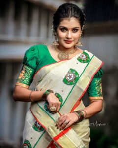 Alina Padikkal Instagram - 🍃 
Just some more from that “Malayalee thanimma”

@navamimypassionyourfashion 
@nithinju  @sksreez 
@sumesh_perfectmaker @roshnistvm