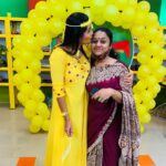 Alina Padikkal Instagram - Family♥️ @kairalitv celebrity kitchen magic coming soon : haldi episode During this pandemic I was lucky enough to celebrate haldi with my crew members.. still in shock and you guys rocked the haldi function ♥️ Feeling blessed and loved.! Prayers and wishes ♥️ Kairali TV