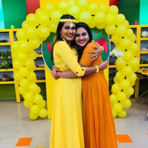 Alina Padikkal Instagram - Family♥️ @kairalitv  celebrity kitchen magic coming soon : haldi episode

During this pandemic I was lucky enough to celebrate haldi with my crew members.. still in shock and you guys rocked the haldi function ♥️

Feeling blessed and loved.!
Prayers and wishes ♥️