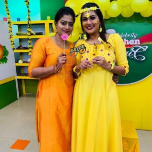 Alina Padikkal Instagram - Family♥️ @kairalitv  celebrity kitchen magic coming soon : haldi episode

During this pandemic I was lucky enough to celebrate haldi with my crew members.. still in shock and you guys rocked the haldi function ♥️

Feeling blessed and loved.!
Prayers and wishes ♥️