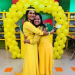 Alina Padikkal Instagram - Family♥️ @kairalitv celebrity kitchen magic coming soon : haldi episode During this pandemic I was lucky enough to celebrate haldi with my crew members.. still in shock and you guys rocked the haldi function ♥️ Feeling blessed and loved.! Prayers and wishes ♥️ Kairali TV
