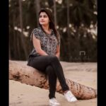 Alina Padikkal Instagram - Freedom lies in being bold - Robert Frost . P.c : @bharathbabu1992 ❤️ Memories before lockdown.! More updates @alinapadikkal_army_official @alina_padikkal__official__army @alinadevotee @alina.padikkal.official.armys @alinabhakthan Snehatheeram Beach