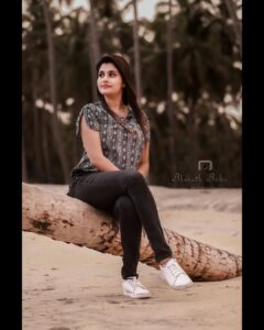 Alina Padikkal Instagram - Freedom lies in being bold - Robert Frost
.
P.c : @bharathbabu1992 ❤️
Memories before lockdown.!

More updates 
@alinapadikkal_army_official @alina_padikkal__official__army  @alinadevotee  @alina.padikkal.official.armys  @alinabhakthan