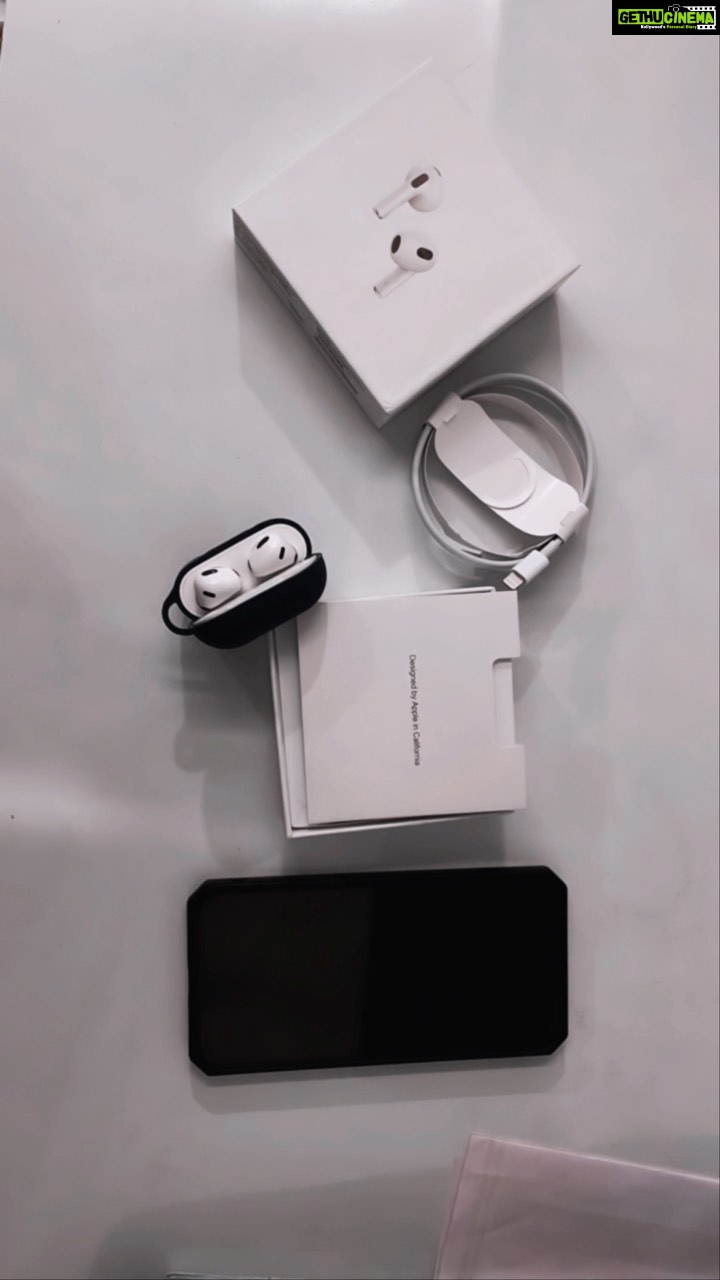 Alina Padikkal Instagram - It’s new.! AirPod generation 3 from @commander_vogue_2.0