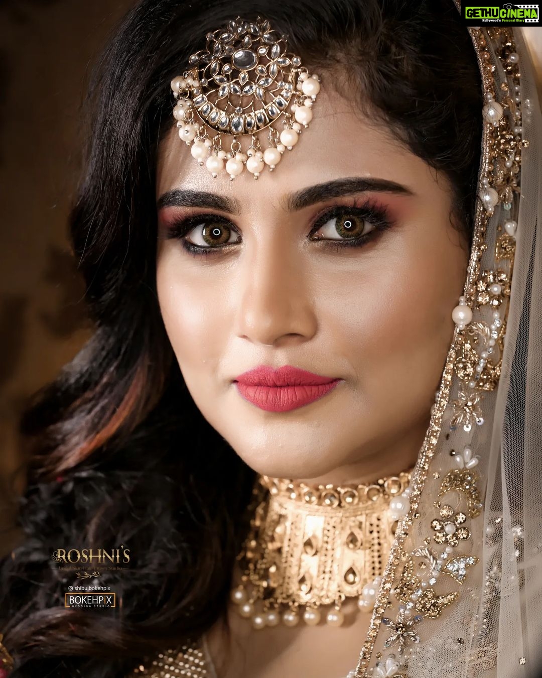 Alina Padikkal Instagram - EID MUBARAK π Showcasing a royal mughal pakistani bridal makeover with heavily embellished arabic lehenga and sharp contouring and highlights , enhancing the royal beauty in @alina.padikkal Muse : @alina.padikkal Makeup : @roshnistvm Styling : @nithinju Costume : @azyavogue Designer : @sara.sajnarahman Jewellery: @kaya_online_ Styling partner : @sksreez Photography: @shibu.bokehpix #alinapadikkal #alinapadikkalarmyofficial #eidmubarak #eidmakeover #bridalmakeover #designerlehenga #arabiclehenga #muslimbridalmakeup #muslimbridalmakeover #trivandrum #calicut #malapuram #kochi #bridallehenga Roshni's Bridal Skin Hair Unisex Studio