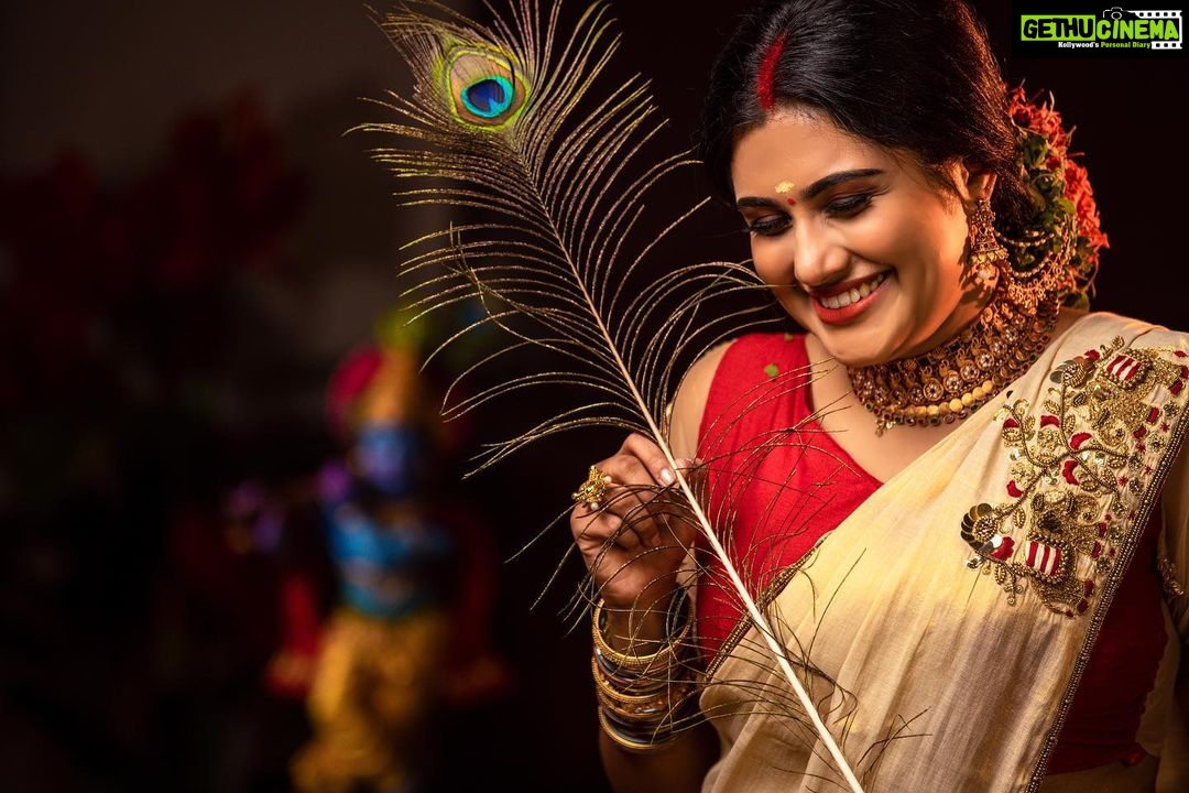 Alina Padikkal Instagram - ഐശ്വര്യ പൂർണമായ വിഷു ആശംസിക്കുന്നു 🌼🌼🌼🌼🌼🌼🌼🌼🌼🌼🌼🌼🌼