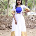 Alina Padikkal Instagram - എല്ലാകൂട്ടുകാർക്കും നന്മ നിറഞ്ഞ ഒരു വിഷു ആശംസിക്കുന്നു ഒപ്പം സമ്പൽസമൃതിയാർന്ന ഒരു വർഷമാകട്ടെ ഇതെന്ന് പ്രാർത്ഥിക്കുന്നു Costume @niharikabyarya Stylist @santhoshpattambi_725 Mua @aleena.makeupartist Hair @sara_sabitha Camera @amalog.in Special mention @anusharajendran8 for last minute styling 🫶🏼