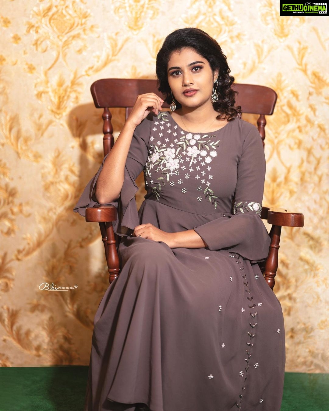 Alina Padikkal Instagram - Thanksgiving @elzas_couture for providing the outfit for most of the shows @nithinju for being the best stylist and @roshnistvm for saving always in emergency situations. Special mention @kaya_online_ for always giving me the best accessories ❤️
