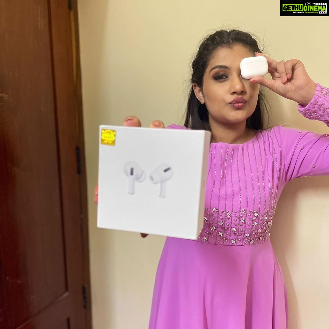 Alina Padikkal Instagram - @commander_vogue_ .!! Yes it’s @commander_vogue_ to those ppl asking me about the AirPods.! Not just AirPods.. it’s AirPods Pro.! Go check them @commander_vogue_ ❤️❤️❤️ Wearing @elzas_couture ❤️
