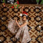Alina Padikkal Instagram - Merry Christmas 🎄❤ Stay happy n safe dear family. Costume : @celebrate_with_latha_surej MUA : @aneeshcbabu Pic : @sumesh_perfectmaker @perfect_makers Lake Palace Hotel Kadinamkulam Trivandrum