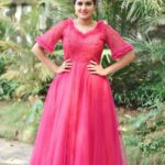 Alina Padikkal Instagram – Hai pink💖
.
Costume : @aalaadesigners
MUA : @roshnistvm
Stylist : @sksreez n @nithinju
Camera : @dulkifil_photography
Earring : @kaya_online_
