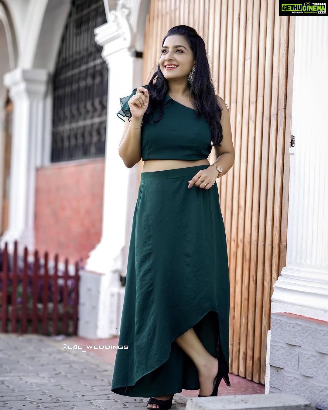 Alphy Panjikaran Instagram - We are just strangers with some memories ๐๐งก Mua: @_arya_jithins_makeover Costume: @diva_womensclothingstore PC: @lal_weddings #picoftheday #happiness #peace #love #feelingloved #life #music #loveyourself #smile #memories #artist #asthetic #instagood #instagram #instalike #explorepage #explore #nature #soulmate Fort Kochi