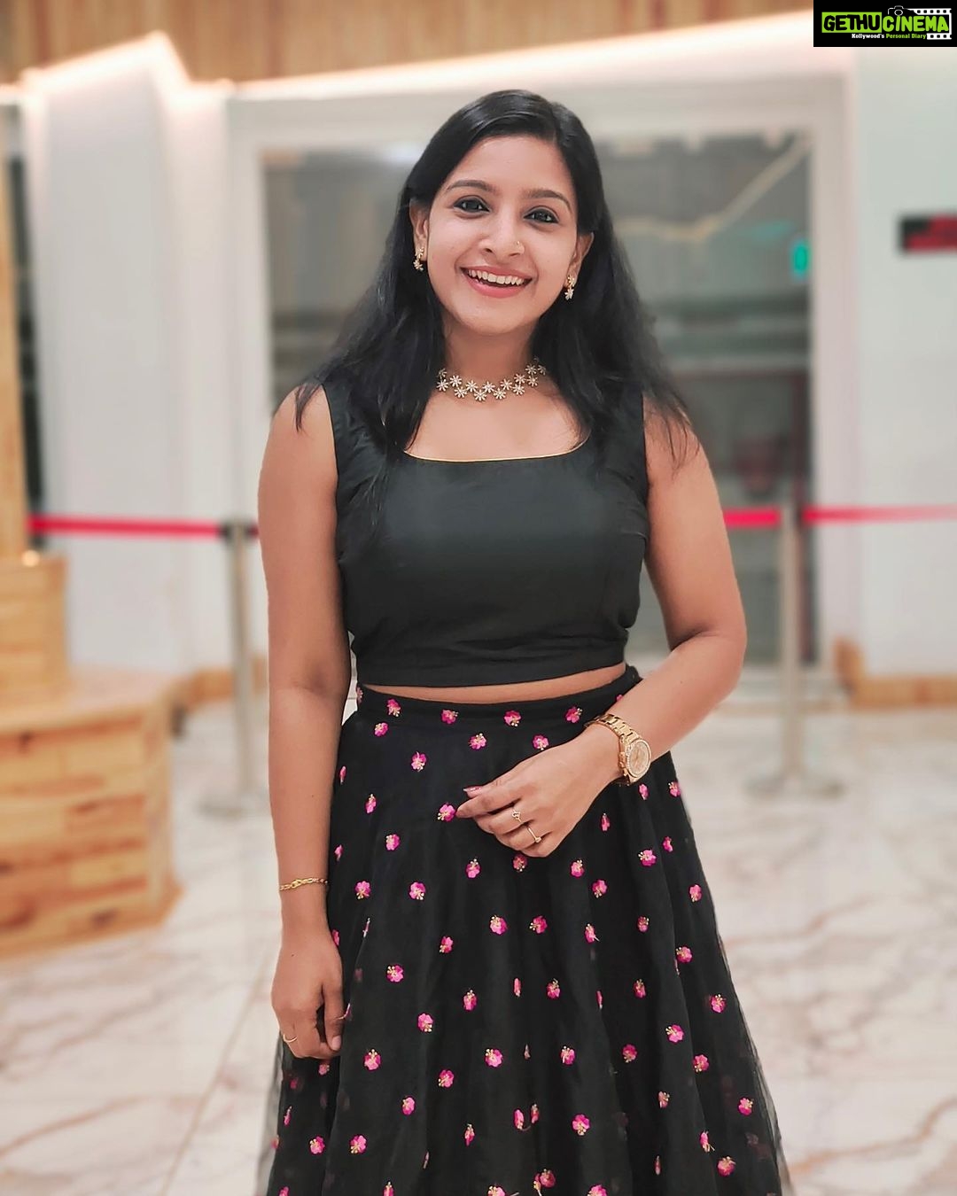 Alphy Panjikaran Instagram - 100 Days celebration ❤️Malikapuram ❤️ @malikappurammovie @rahulphotoshoot 📸 #picoftheday #happiness #100days #celebration #malikapuram #malikapurammovie #success #function #happy #peace #black #color #instagood #instagram #explore #explorepage #nooranad #theater #reels Nooranad