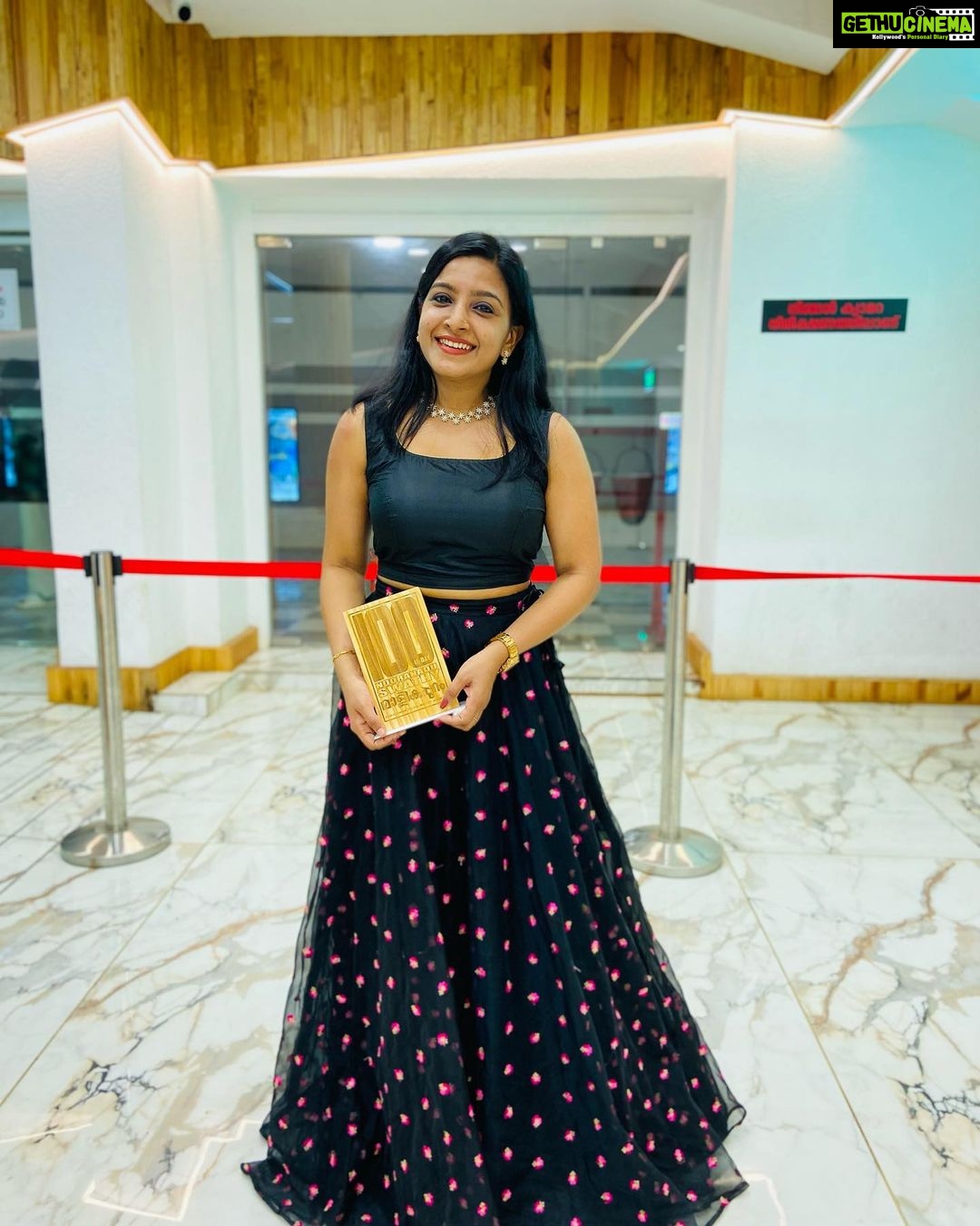 Alphy Panjikaran Instagram - 100 Days celebration ❤️Malikapuram ❤️ @malikappurammovie @rahulphotoshoot 📸 #picoftheday #happiness #100days #celebration #malikapuram #malikapurammovie #success #function #happy #peace #black #color #instagood #instagram #explore #explorepage #nooranad #theater #reels Nooranad