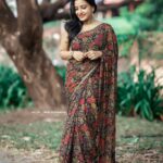 Alphy Panjikaran Instagram - Trust is fragile Don’t break it Once broken it will Never come back in it’s original shape 🤫 @chakitha_designs @lal_weddings #happiness #peace #trust #work #noexcuses #workiswork #nofilter #saree #love #black #instagood #instagram #instafashion #explorepage #explore #trending #malikappurammovie #reels #picoftheday #friday #waiting #weekend Panampilly Nagar