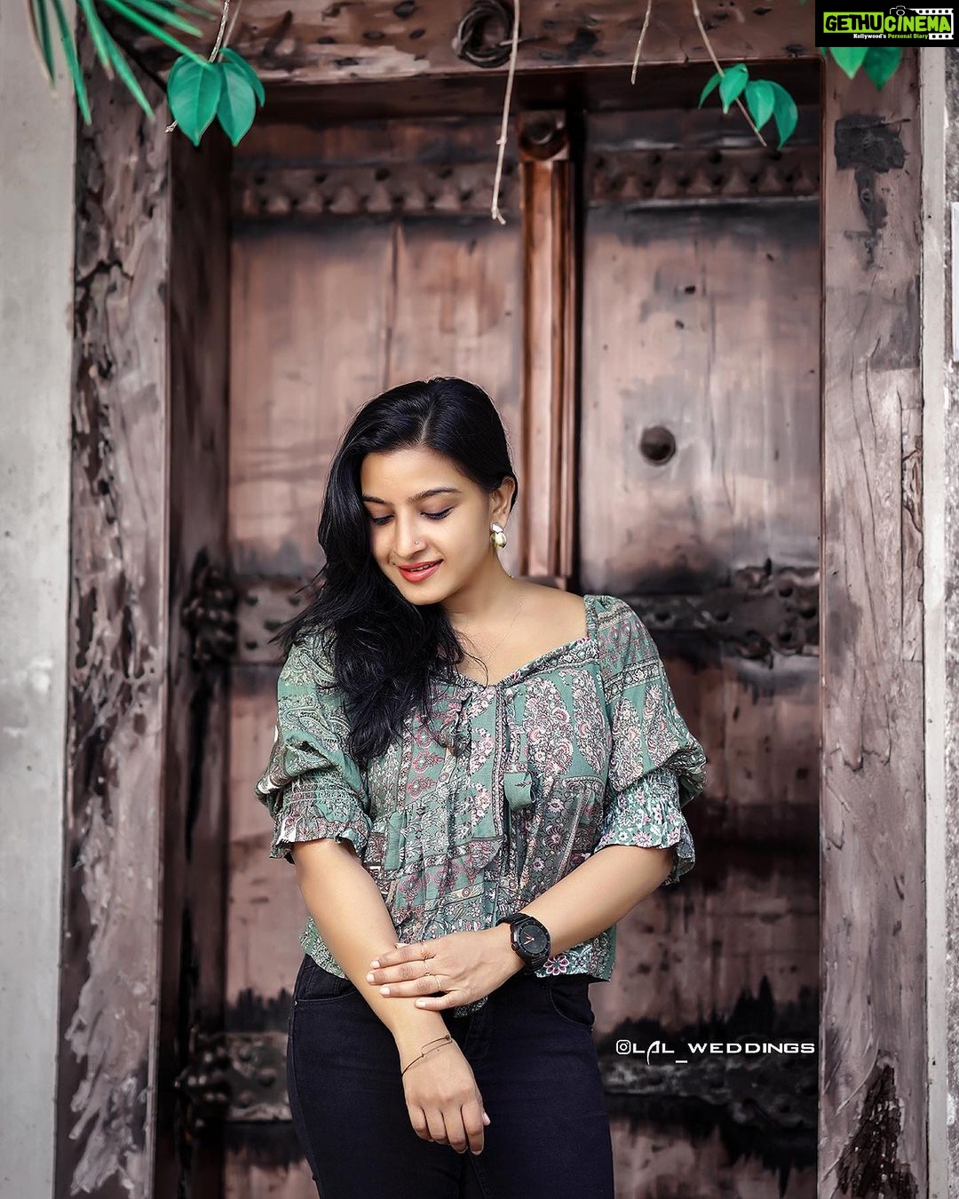 Alphy Panjikaran Instagram - The only person who can change ur life is you 💖💖 PC: @lal_weddings #picoftheday #weekend #special #happiness #peace #waiting #newbeginning #instagood #instagram #instalike #explore #explorepage #malikappurammovie #function #kochi #travel #travelphotography