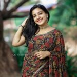 Alphy Panjikaran Instagram - @lal_weddings 📸 @chakitha_designs 💃 #picoftheday #happiness #peace #love #selflove #saree #black #photography #photoshoot #travel #malikappuram #malikappurammovie #promotion #stills #smile #waiting #instagood #instagram #instalike #explorepage #explorepage #reels #kochi #kochigram Panampilly Nagar