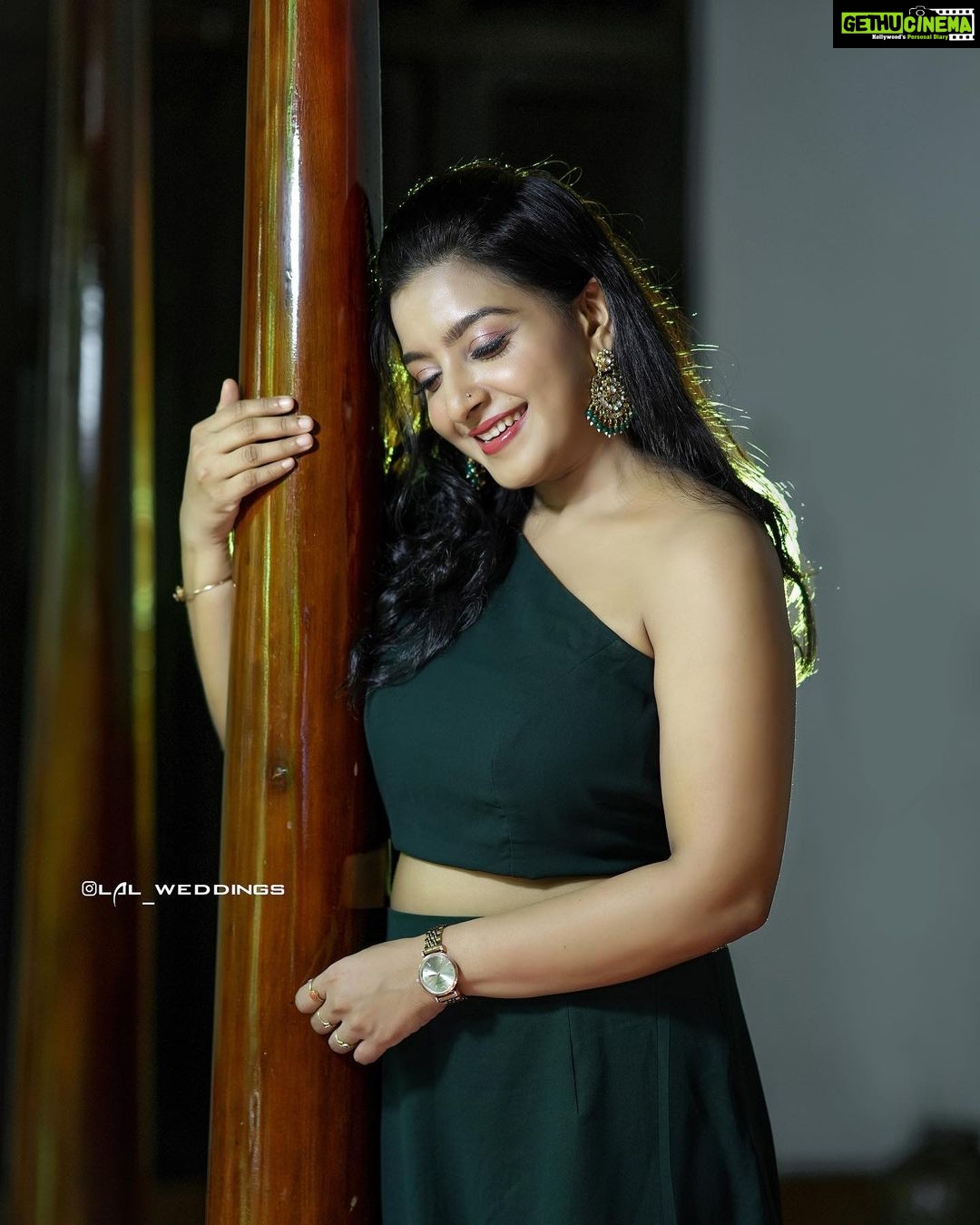 Alphy Panjikaran Instagram - We all deserve happiness 🤗🥳 PC: @lal_weddings Costume: @diva_womensclothingstore Mua: @_arya_jithins_makeover #picoftheday #pics #happy #life #smile #goodvibes #instagood #instagram #instalike #explore #explorepage #kochi Fort Kochi