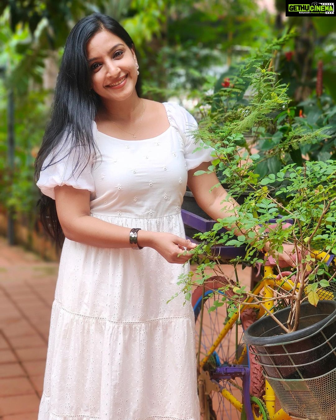 Alphy Panjikaran Instagram - 🕊❤️🕊 #picoftheday #throwback #throwbackpic #white #love #memories #malikappuram #malikappurammovie #happiness #explore #explorepage #love #instagood #instagram #fashion #style #traditional #smile #pictureoftheday #lol #instafashion #reels #trending #staycalm