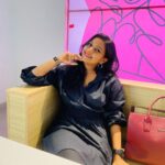 Alphy Panjikaran Instagram – Be happy🦋
Be bright🌼
Be you🕊
@an._____u 📸
#happiness #wednesday #weekday #movie #time #enjoy #withfriends #picoftheday #black #love #peace #life #kochi #kochidiaries central square mall, M. G. Road