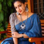 Alphy Panjikaran Instagram - Attitude is a little thing that makes a big difference 🖤💙 @ann_digital_media_concepts_ 📸 @chakitha_designs 👗 @an._____u #happiness #picoftheday #attitude #strong #women #love #yourlife #confidence #life #instagram #artist #instagood #success #stayhappy #cool #explore #reels #trending #saree