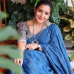 Alphy Panjikaran Instagram - Attitude is a little thing that makes a big difference 🖤💙 @ann_digital_media_concepts_ 📸 @chakitha_designs 👗 @an._____u #happiness #picoftheday #attitude #strong #women #love #yourlife #confidence #life #instagram #artist #instagood #success #stayhappy #cool #explore #reels #trending #saree