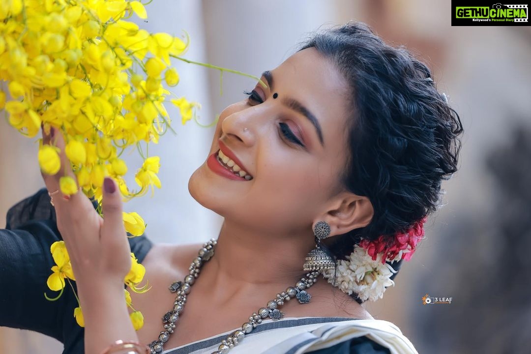 Alphy Panjikaran Instagram - Happy Vishu🌼🌼 PC: @3leaf_photography Mua: @makeover_by_suresh_krishna Costume: @ar_handlooms_kuthampully #happy #vishu #picoftheday #happiness #festival #setsaree ##flowers #instagood #instagram #instalike #insta #explore #explorepage #peace #loveyourlife #travel #travelphotography #malikappurammovie #function #photography #photoshoot #artist #movie #kochi #temple #palace