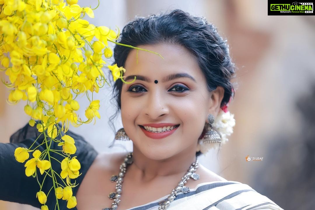 Alphy Panjikaran Instagram - Happy Vishu🌼🌼 PC: @3leaf_photography Mua: @makeover_by_suresh_krishna Costume: @ar_handlooms_kuthampully #happy #vishu #picoftheday #happiness #festival #setsaree ##flowers #instagood #instagram #instalike #insta #explore #explorepage #peace #loveyourlife #travel #travelphotography #malikappurammovie #function #photography #photoshoot #artist #movie #kochi #temple #palace