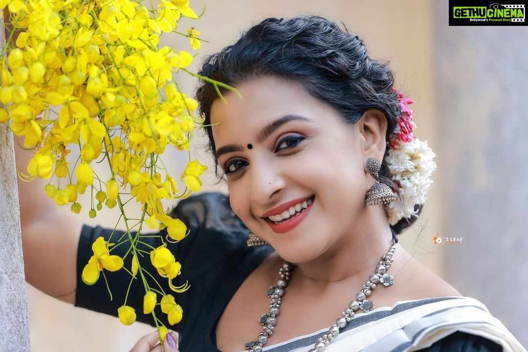 Alphy Panjikaran Instagram - Happy Vishu🌼🌼 PC: @3leaf_photography Mua: @makeover_by_suresh_krishna Costume: @ar_handlooms_kuthampully #happy #vishu #picoftheday #happiness #festival #setsaree ##flowers #instagood #instagram #instalike #insta #explore #explorepage #peace #loveyourlife #travel #travelphotography #malikappurammovie #function #photography #photoshoot #artist #movie #kochi #temple #palace