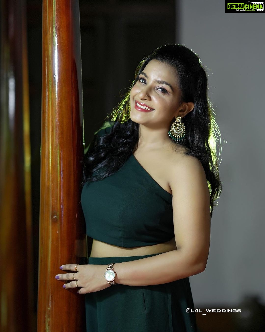 Alphy Panjikaran Instagram - We all deserve happiness 🤗🥳 PC: @lal_weddings Costume: @diva_womensclothingstore Mua: @_arya_jithins_makeover #picoftheday #pics #happy #life #smile #goodvibes #instagood #instagram #instalike #explore #explorepage #kochi Fort Kochi