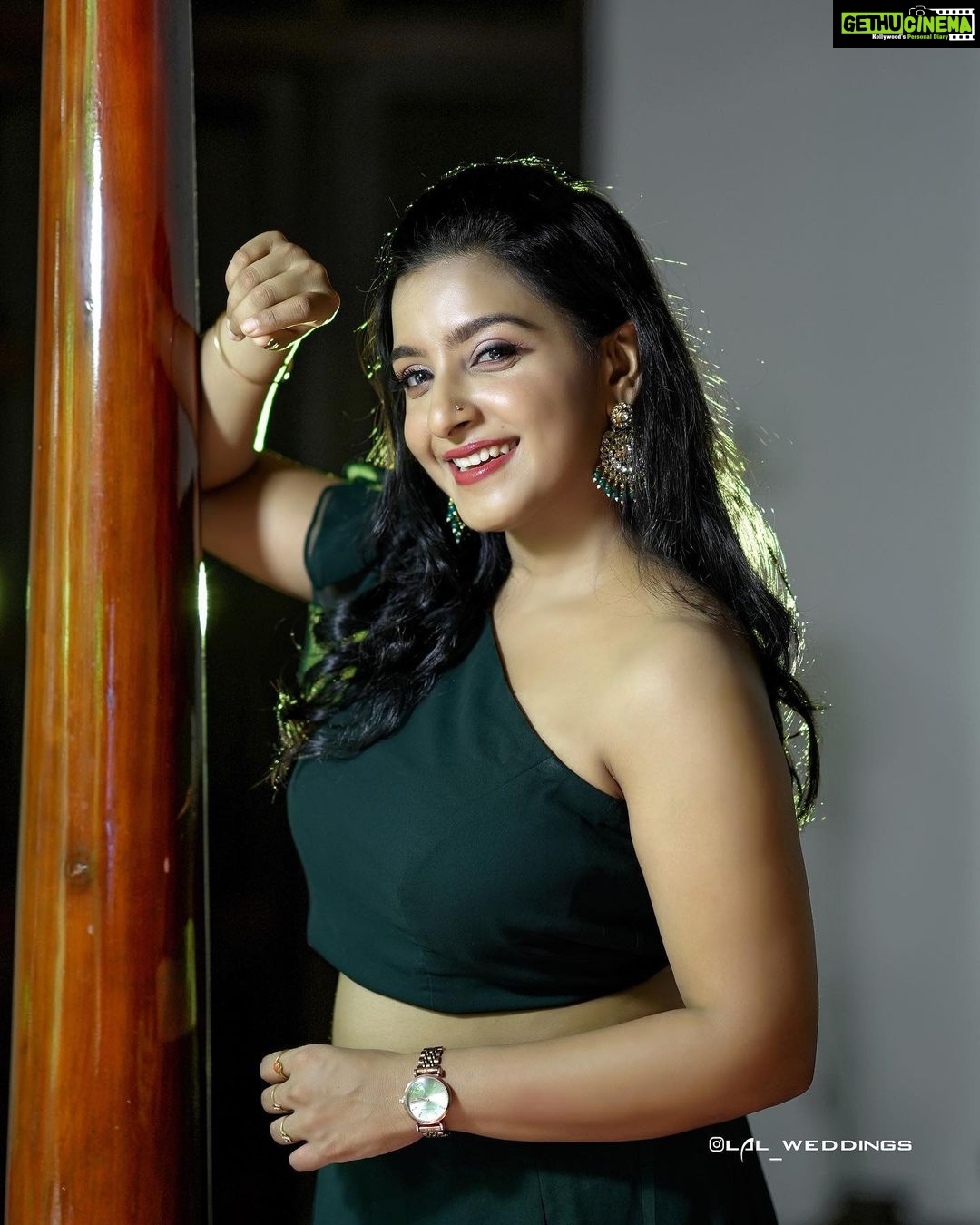 Alphy Panjikaran Instagram - We all deserve happiness 🤗🥳 PC: @lal_weddings Costume: @diva_womensclothingstore Mua: @_arya_jithins_makeover #picoftheday #pics #happy #life #smile #goodvibes #instagood #instagram #instalike #explore #explorepage #kochi Fort Kochi